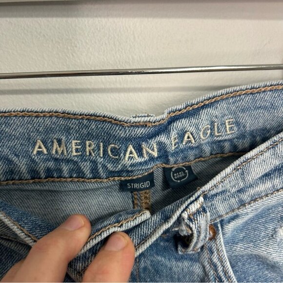 American Eagle Outfitters Women's Blue Distressed Raw Hem Jean Shorts Size 8 - Picture 2 of 4